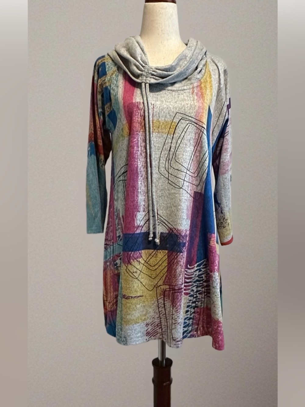 Et’Lois Colorful Abstract Print Cowl Neck Tunic. Size Small. USA Made